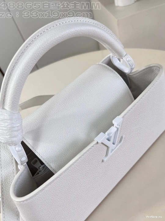First bag ru MM-33*19*9CM CAPUCINES LOUIS VUITTON 0809